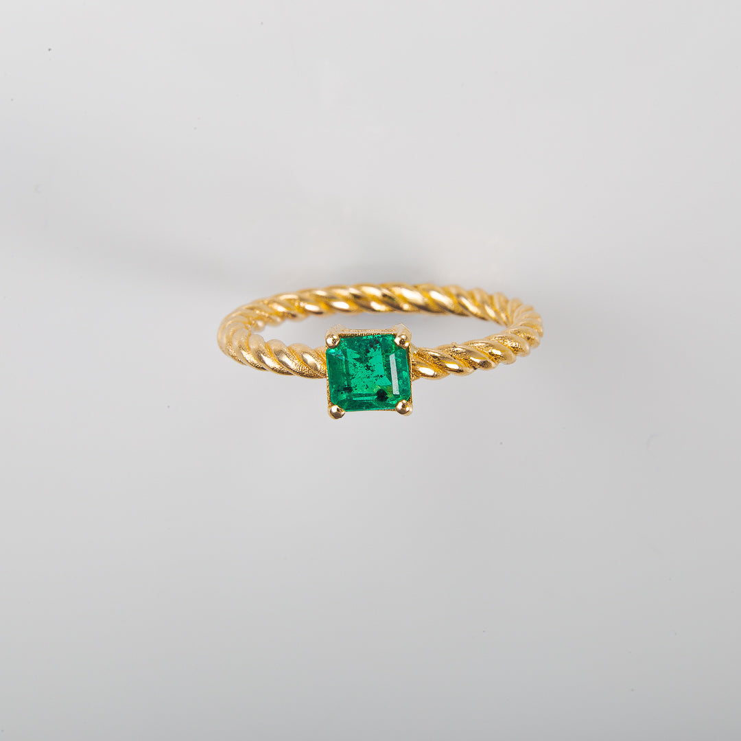 Anillo Esmeralda Clásica